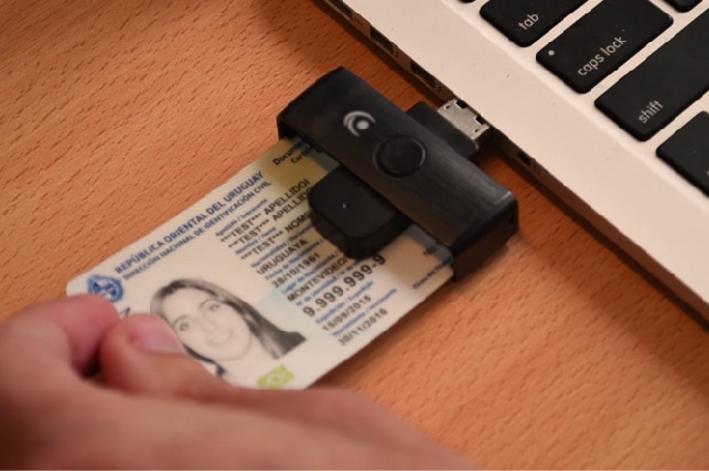 Firma electrónica verificada con documento de identidad y lector digital